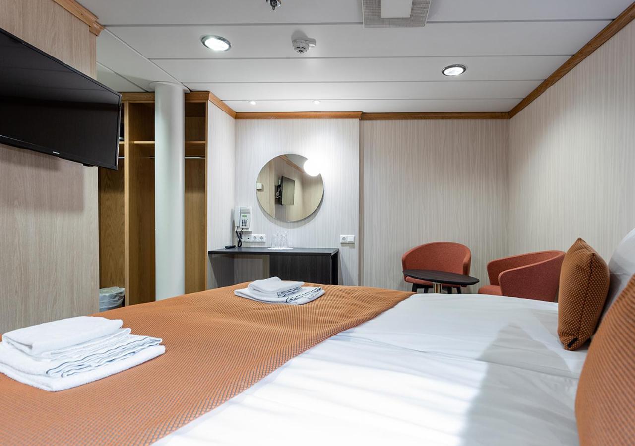 Viking Line Ferry Gabriella - 2-Night Cruise Stockholm-Helsinki-Stockholm Hotel Room photo